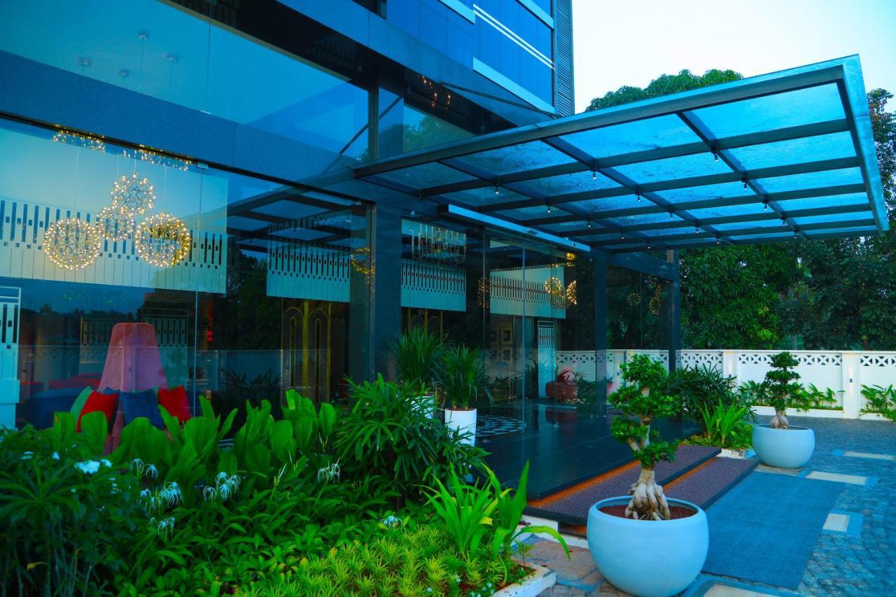 Noah Sky Suites Kochi Exterior foto