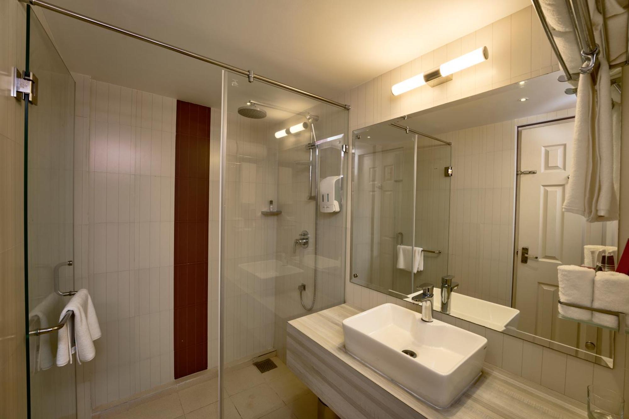 Noah Sky Suites Kochi Exterior foto