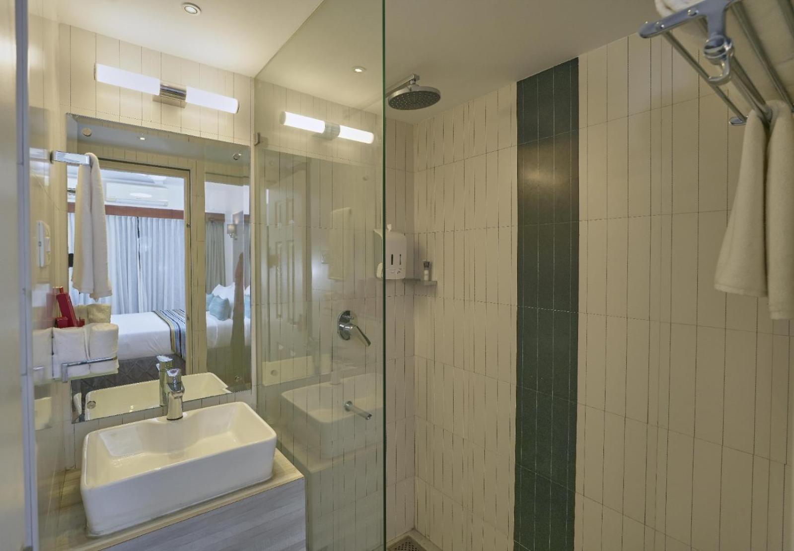Noah Sky Suites Kochi Exterior foto